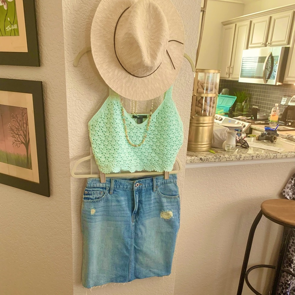 Trendy denim skirt for this season!!